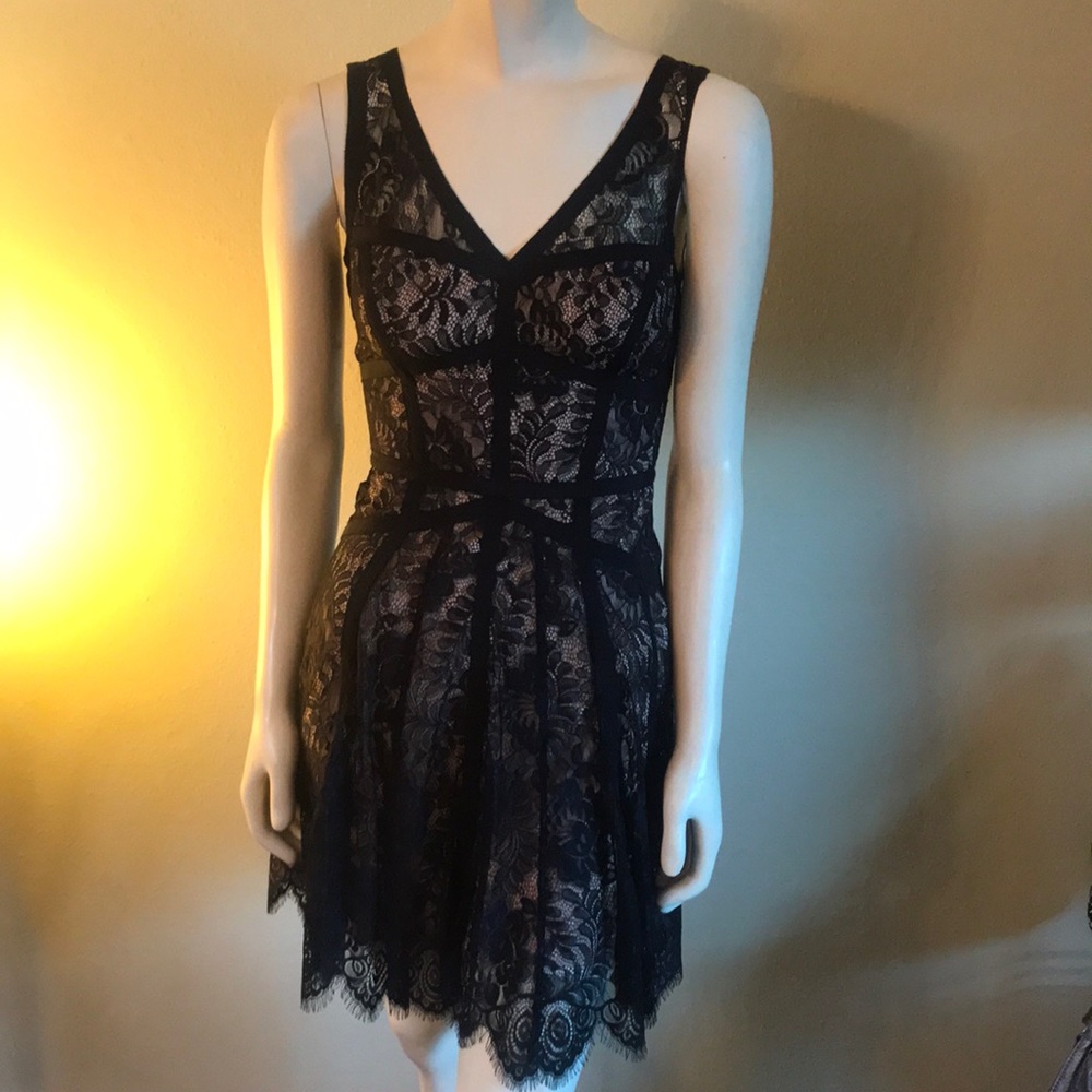 “New Arrivals” New W/O Tag Bebe V-Neck Sleeveless Black Lace Dress In S Petite